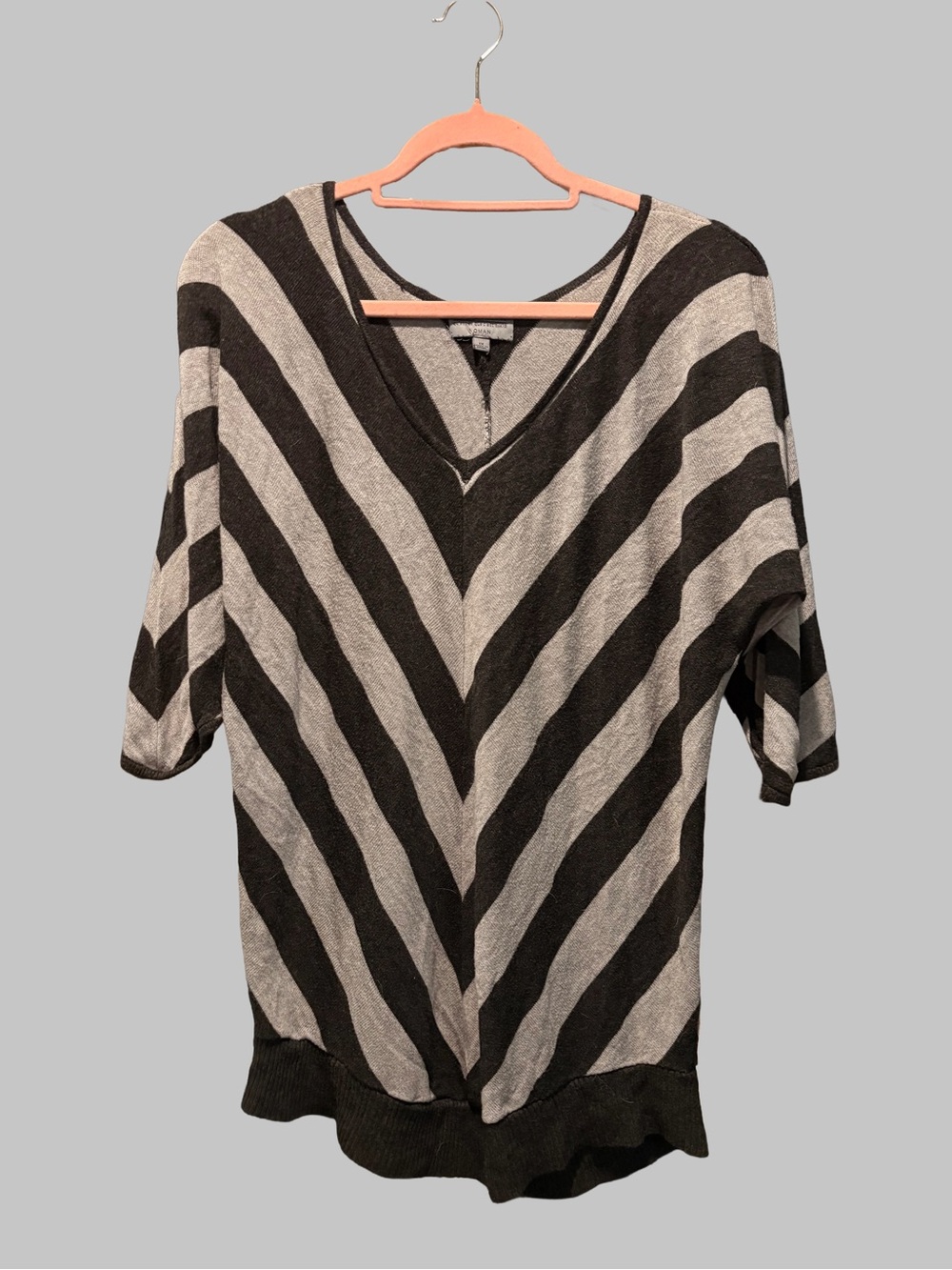 2010s Women's Black and Gray V-Neck Stripe Top 3/4 sleeve